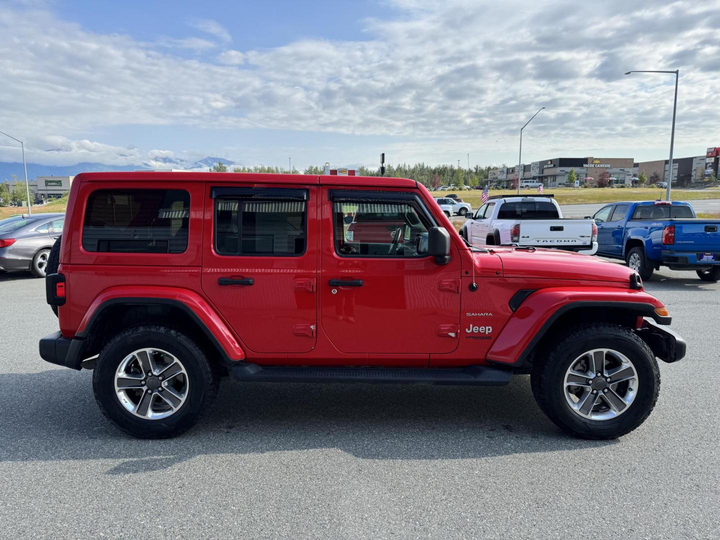 2018 RED Jeep Wrangler JK Unlimited Sahara (1C4HJXEG6JW) with an 3.6L V6 DOHC 24V FFV engine, 6A transmission, located at 1960 Industrial Drive, Wasilla, 99654, (907) 274-2277, 61.573475, -149.400146 - Photo#4
