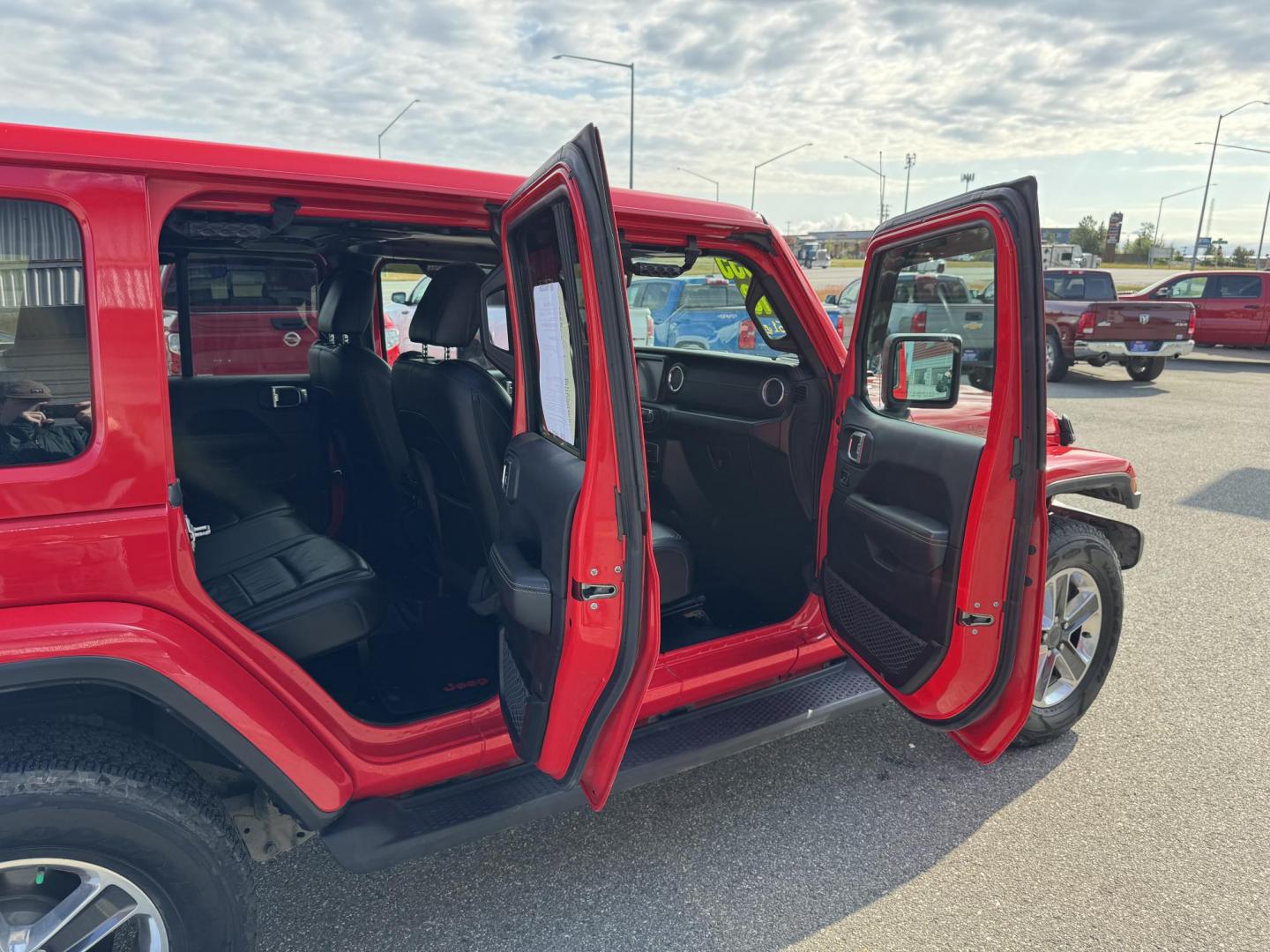 2018 RED Jeep Wrangler JK Unlimited Sahara (1C4HJXEG6JW) with an 3.6L V6 DOHC 24V FFV engine, 6A transmission, located at 1960 Industrial Drive, Wasilla, 99654, (907) 274-2277, 61.573475, -149.400146 - Photo#17