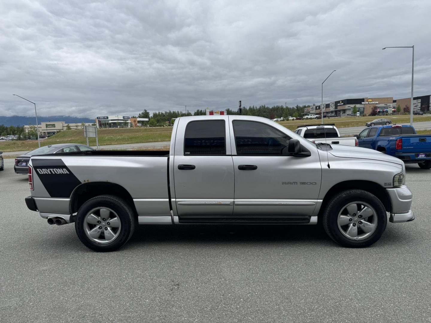 2005 SILVER Dodge Ram 1500 Quad Cab Daytona 4WD (1D7HU18D05J) with an 5.7L V8 OHV 16V engine, 5-Speed Automatic Overdrive transmission, located at 1960 Industrial Drive, Wasilla, 99654, (907) 274-2277, 61.573475, -149.400146 - Photo#4
