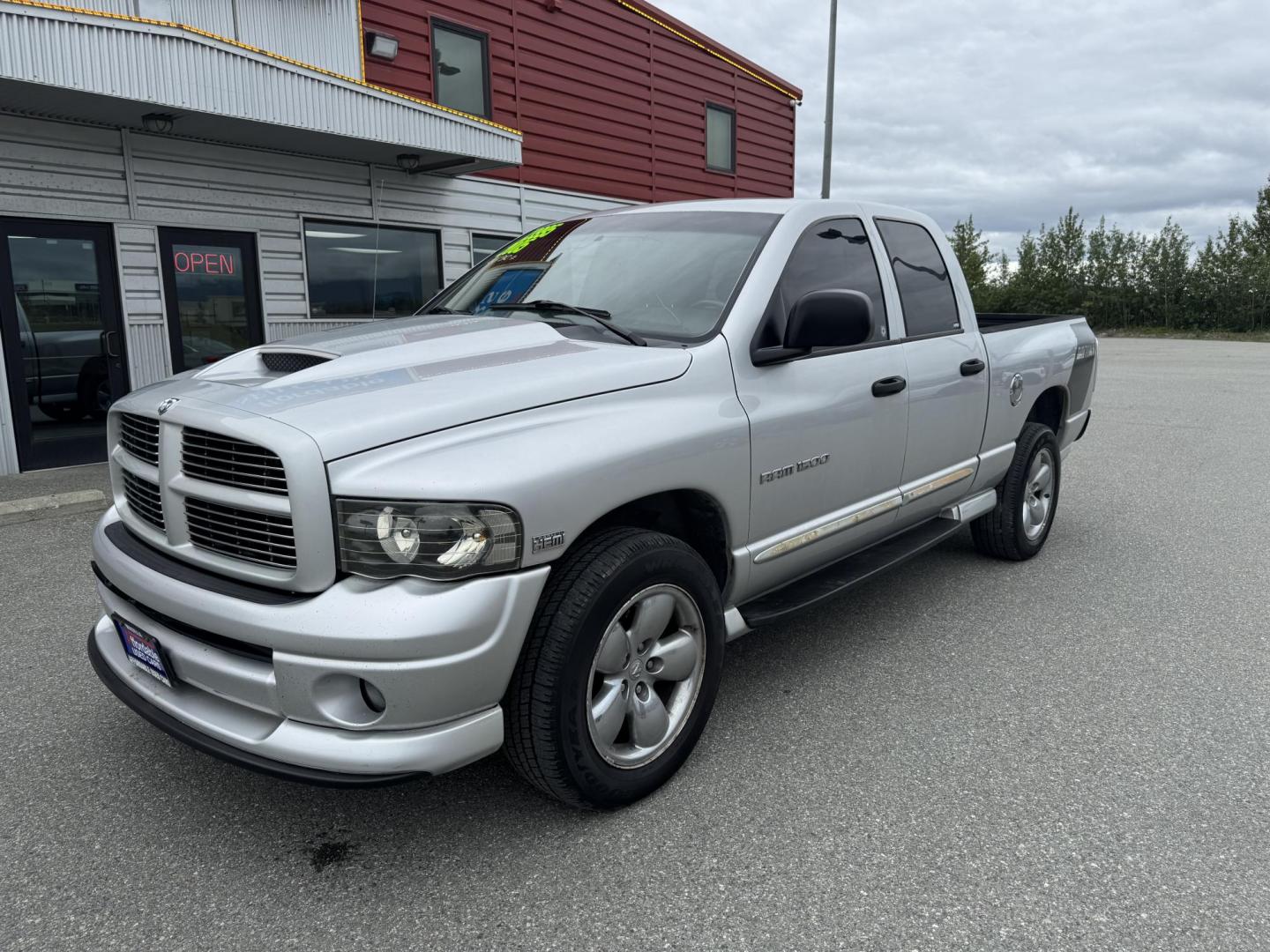 2005 SILVER Dodge Ram 1500 Quad Cab Daytona 4WD (1D7HU18D05J) with an 5.7L V8 OHV 16V engine, 5-Speed Automatic Overdrive transmission, located at 1960 Industrial Drive, Wasilla, 99654, (907) 274-2277, 61.573475, -149.400146 - Photo#6
