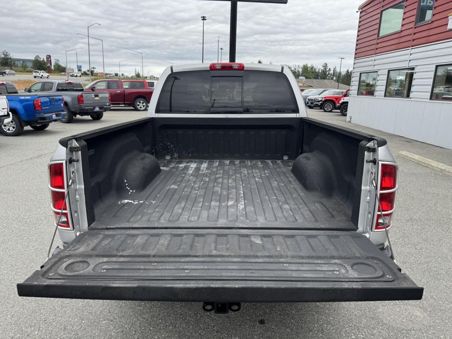 2005 SILVER Dodge Ram 1500 Quad Cab Daytona 4WD (1D7HU18D05J) with an 5.7L V8 OHV 16V engine, 5-Speed Automatic Overdrive transmission, located at 1960 Industrial Drive, Wasilla, 99654, (907) 274-2277, 61.573475, -149.400146 - Photo#17
